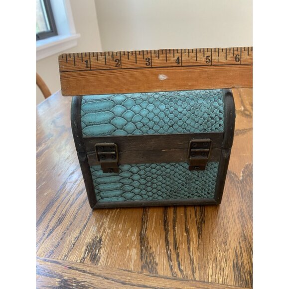 Vintage BLue Faux Leather Small Treasure Chest Jewelry Storage Box - Picture 4 of 7